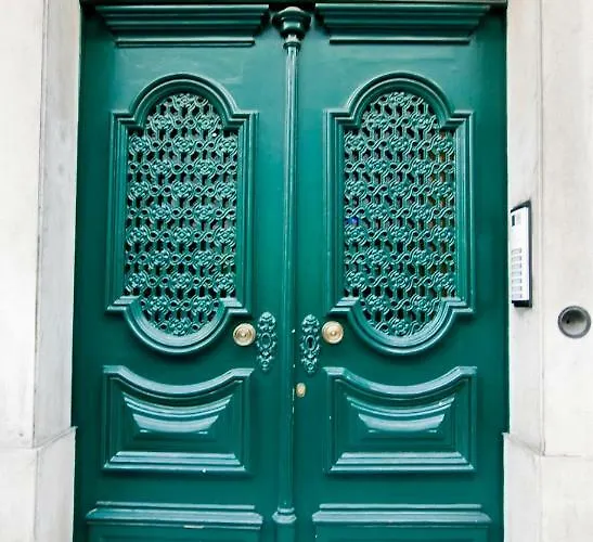 Apartment In Downtown *